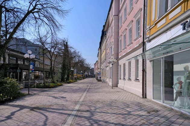 05 04 2020, Shops close due to corona virus pandemic in Bad Wörishofen, There is a yawning emptiness in the pedestrian zone 05 04 2020, Shops close due to corona virus 05 04 2020, Shops close due to corona virus