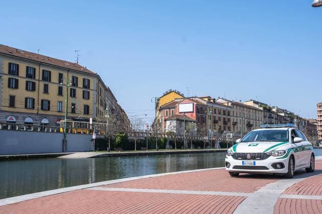 Coronavirus Covid emergency 19 - Checks by law enforcement officers on the canals, Milan. Pictured: Law enforcement checks, Darsena (Francesco Bozzo Fotogramma, Milan - 2020-04-05) p.s. la foto e utilizzabile nel rispetto del contesto in cui e stata scattata, e senza intento diffamatorio del decoro delle persone rappresentate  Copyright: xFrancescoxBozzox xFOTOGRAMMAx