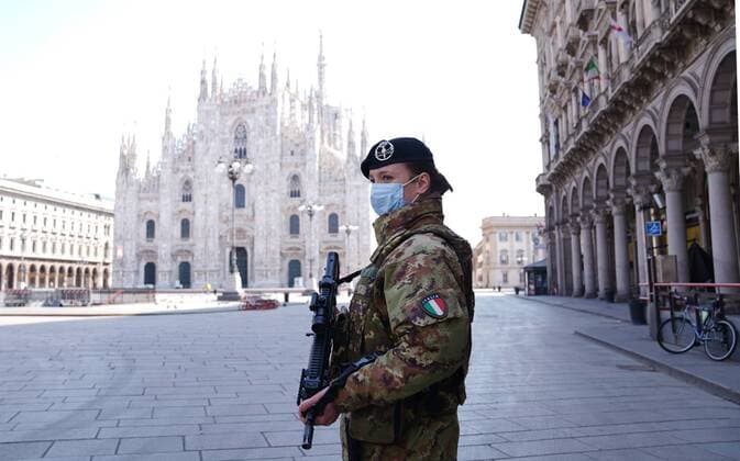 News Bilder des Tages Milan, Palm Sunday at the time of the coronavirus, in the photo Military Woman with mask in front of Piazza Duomo (Duilio Piaggesi Fotogramma, Milan - 2020-04-05) p.s. la foto e utilizzabile nel rispetto del contesto in cui e stata scattata, e senza intento diffamatorio del decoro delle persone rappresentate  Copyright: xDuilioxPiaggesix xFOTOGRAMMAx