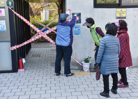 SEOUL, SOUTH KOREA - APRIL 5, 2020: Employyes tape off passages to public places at Namsan Park; the South Korean authorities have called on citizens to stay home and observe social distancing, a self-isolation order to last until April 19. Stanislav Varivoda TASS  TS0D4789