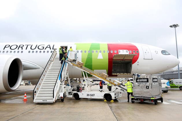April 5, 2020, Lisbon, Portugal: Medical equipment from China is unloaded from a TAP airplane chartered by the Portuguese Government at the Humberto Delgado Airport to combat the COVID-19 Coronavirus disease outbreak in Lisbon, Portugal on April 5, 2020. Lisbon Portugal - ZUMAf123 20200405_zap_f123_002 Copyright: xPedroxFiuzax