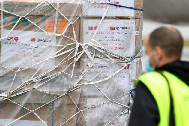 April 5, 2020, Lisbon, Portugal: Medical equipment from China is unloaded from a TAP airplane chartered by the Portuguese Government at the Humberto Delgado Airport to combat the COVID-19 Coronavirus disease outbreak in Lisbon, Portugal on April 5, 2020. Lisbon Portugal - ZUMAf123 20200405_zap_f123_003 Copyright: xPedroxFiuzax