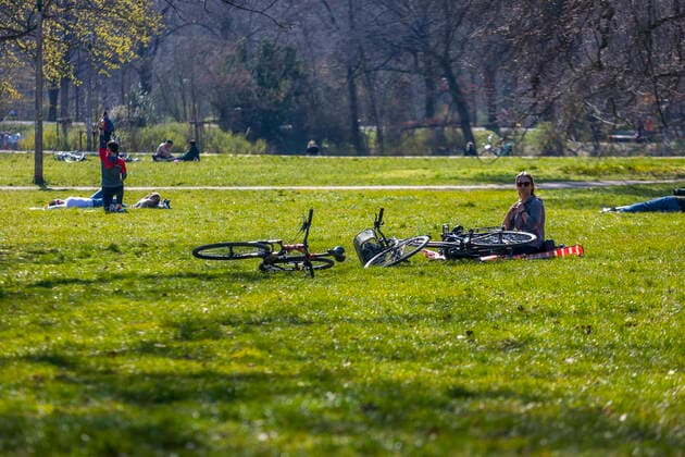 Many people enjoy the spring sun in Leipzigs Clara Zetkin Park Many keep the minimum distance, but there are exceptions