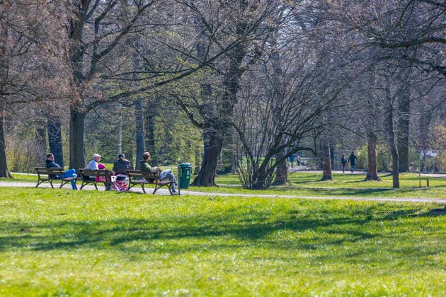 Many people enjoy the spring sun in Leipzigs Clara Zetkin Park Many keep the minimum distance, but there are exceptions