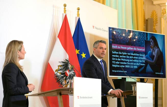 Vienna 05 04 2020, Federal Chancellery, Vienna, AUT, Current developments on corona disease in Austria, press conference, Domestic violence, in the picture Minister for Womens Affairs Susanne Raab OeVP and Minister of the Interior Karl Nehammer OeVP Minister for Womens Affairs Susanne Raab OeVP and Minister of the Interior Karl Nehammer OeVP during a press conference on  EP_pool