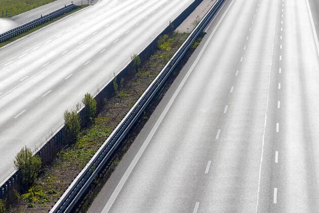 DEU, Germany, Baden Württemberg, Stuttgart, 05 04 2020 A8 motorway near Stuttgart in times of corona There are only a few vehicles on the road