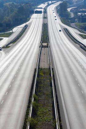 DEU, Germany, Baden Württemberg, Stuttgart, 05 04 2020 A8 motorway near Stuttgart in times of corona There are only a few vehicles on the road