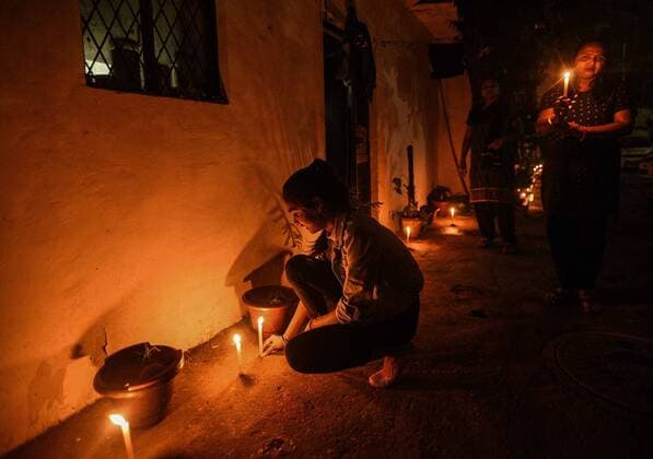 NEW DELHI, INDIA APRIL 5: People light candles in a show of solidarity and support for frontline workers, on day twelve of the nationwide lockdown to combat coronavirus, at Kidwai Nagar, on April 5, 2020 in New Delhi, India. Millions of Indians across the country switched off lights at their homes and lit candles and diyas or turned on mobile phone torches on Sunday night, responding to Prime Minister Narendra Modi s appeal to show the nation s collective resolve and solidarity in its fight against coronavirus with this symbolic gesture. (Photo by Biplov Bhuyan Hindustan Times ) Millions Of Indians Light Candles, Diyas, Turn On Mobile Phone Torches After Prime Minister Modi?s Appeal