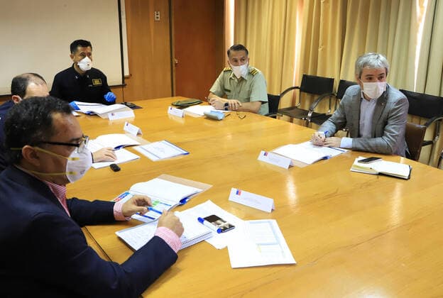 Valparaiso, April 5, 2020 The Minister of the Interior, Gonzalo Blumel, participates in a meeting of coordination for health emergencies in the Municipality of Valparaiso Intendencia de Valparaiso via Aton Chile, Vina del Mar Chile Aton 409970  Copyright: INTENDENCIAxDExVALPARAISOxVIAxATONxCHILE