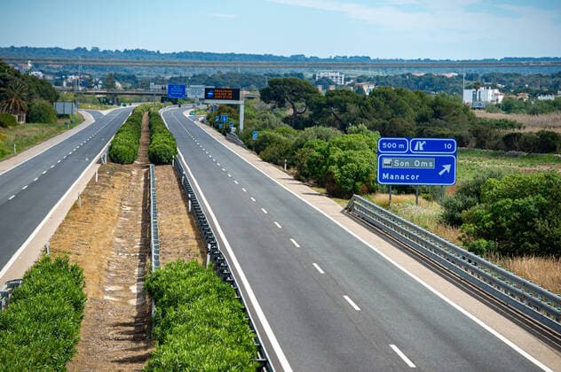 20200405 Palma de Mallorca under Corona Close down PALMA DE MALLORCA, SPAIN APRIL 5 Empty highway next to the Palma Airport at Palma de Mallorca under Corona Close down on April 5, 2020 in Palma de Mallorca, Palma de Mallorca Baleares Spain