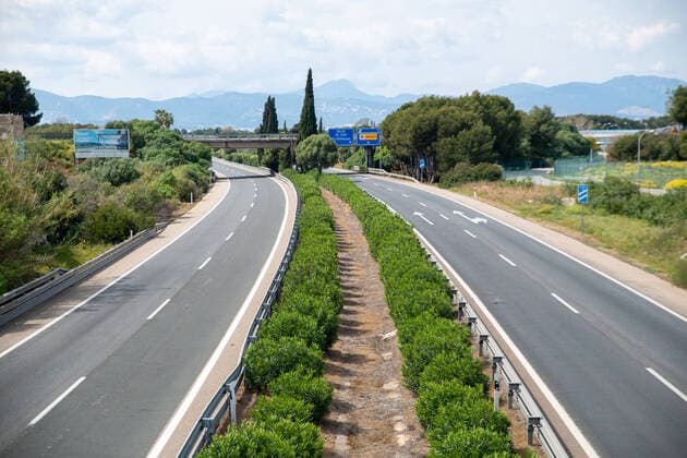 20200405 Palma de Mallorca under Corona Close down PALMA DE MALLORCA, SPAIN APRIL 5 Empty highway next to the Palma Airport at Palma de Mallorca under Corona Close down on April 5, 2020 in Palma de Mallorca, Palma de Mallorca Baleares Spain