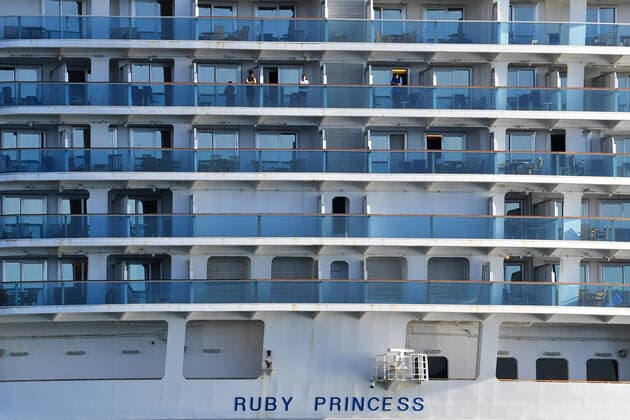 RUBY PRINCESS COVID-19 EVACUATIONS, Crew on board the Ruby Princess as the cruise liner docks at Port Kembla, Wollongong, Monday, April 6, 2020. A criminal investigation will be launched into how cruise line operator Carnival Australia was allowed to disembark Ruby Princess passengers in Sydney, resulting in several deaths and COVID-19 outbreaks throughout the country. ( NO ARCHIVING, EDITORIAL USE ONLY, NO USE IN BOOKS WITHOUT CONSENT SYDNEY NSW AUSTRALIA  Copyright: xDEANxLEWINSx 20200406001461954689