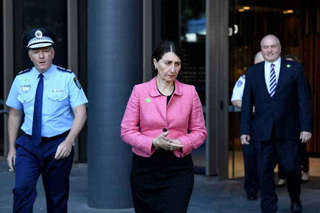 Coronavirus in Australien, Pressekonferenz zur Lage im Bundesstaat New South Wales GLADYS BEREJIKLIAN CORONAVIRUS PRESSER, NSW Premier Gladys Berejiklian arrives to speak to the media during a press conference in Sydney, Monday, April 6, 2020.The NSW government has urged young people to take the COVID-19 pandemic seriously, revealing more than a quarter of the state s coronavirus cases are in people under 29.. ( NO ARCHIVING, EDITORIAL USE ONLY, NO USE IN BOOKS WITHOUT CONSENT SYDNEY NSW AUSTRALIA  Copyright: xJOELxCARRETTx 20200406001461955697