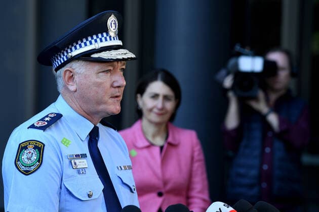 Coronavirus in Australien, Pressekonferenz zur Lage im Bundesstaat New South Wales GLADYS BEREJIKLIAN CORONAVIRUS PRESSER, NSW Police Commissioner Mick Fuller speaks to the media during a press conference in Sydney, Monday, April 6, 2020.The NSW government has urged young people to take the COVID-19 pandemic seriously, revealing more than a quarter of the state s coronavirus cases are in people under 29.. ( NO ARCHIVING, EDITORIAL USE ONLY, NO USE IN BOOKS WITHOUT CONSENT SYDNEY NSW AUSTRALIA  Copyright: xJOELxCARRETTx 20200406001461955873