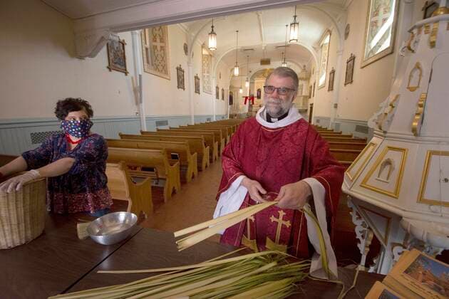 April 5, 2020, Albuquerque, New Mexico, USA: After Palm Sunday services broadcast to parishioners Fr. ANDREW J. PAVLAK hands out palms to parishioners at San Felipe de Neri Roman Catholic Church in Old Town. Albuquerque USA - ZUMAlbuq 20200405_mda_k150_206 Copyright: xRickxKozakx