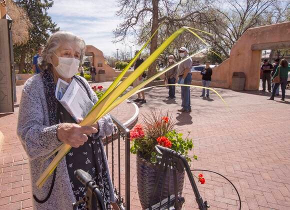 April 5, 2020, Albuquerque, New Mexico, USA: After Palm Sunday services broadcast to parishioners palm fronds were handed out to parishioners at San Felipe de Neri Roman Catholic Church in Old Town. Albuquerque USA - ZUMAlbuq 20200405_mda_k150_208 Copyright: xRickxKozakx