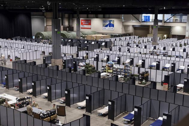 Coronavirus in den USA, Eindrücke aus dem Feldkrankenhaus in Seattle April 5, 2020, Seattle, Washington, U.S: Rows of hospital beds fill the field hospital in CenturyLink Field Event Center in Seattle on April 5, 2020. The mobile army surgical hospital, currently for non-COVID-19 cases, involves military medical personnel from multiple units, including the Soldiers from the 627th Hospital Center s 10th Field Hospital at Fort Carson, Colorado, the 62nd Medical Brigade from Joint Base Lewis-McChord, Washington and others. Officials said that he hospital is now ready to accept patients. Seattle U.S. - ZUMAg235 20200405_zap_g235_012 Copyright: xPaulxChristianxGordonx
