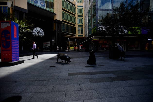 AUSTRALIA CORONAVIRUS COVID-19, A shopper walks past stores in a near empty Rundle Mall in Adelaide, Monday, April 6, 2020. The Australian Government has announced even tighter restrictions around social gatherings, and boosted stimulus spending, in attempts to fight off the coronavirus and it s affects on the economy. ( NO ARCHIVING, EDITORIAL USE ONLY, NO USE IN BOOKS WITHOUT CONSENT ADELAIDE SA AUSTRALIA  Copyright: xDAVIDxMARIUZx 20200406001461983015
