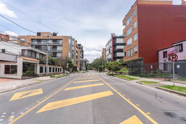 Coronavirus in Kolumbien, Eindrücke aus Bogota April 5, 2020: The streets of the city of Bogota, empty. In the government-ordered quarantine to stop the spread of the coronavirus, COVID-19. - ZUMAh147 20200405_zap_h147_032 Copyright: xDanielxGarzonxHerazox