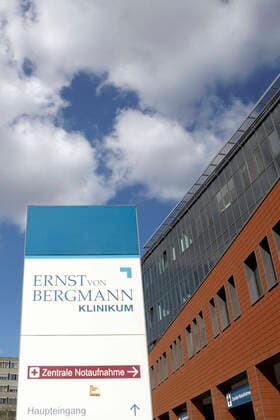 The corona outbreak in the Ernst von Bergmann Clinic has claimed 12 lives so far After an accumulation of corona infection cases, the largest Potsdam clinic had sought federal assistance Potsdam, 05 04 2020 Foto:xF.xBungertx xFuturexImage