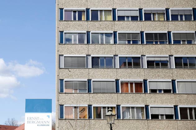 The corona outbreak in the Ernst von Bergmann Clinic has claimed 12 lives so far After an accumulation of corona infection cases, the largest Potsdam clinic had sought federal assistance Potsdam, 05 04 2020 Foto:xF.xBungertx xFuturexImage
