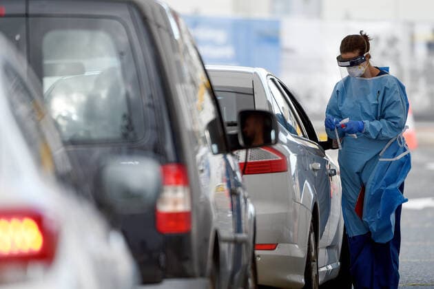 AUSTRALIA CORONAVIRUS COVID-19, Medical professionals are seen performing COVID-19 tests on members of the public at the Bondi Beach drive-through COVID-19 testing centre in Sydney, Monday, April 6, 2020. Additional COVID-19 testing centres have been set up in Sydney s eastern suburbs of Waverley and Bondi, after a cluster of COVID-!9 outbreaks in the area, leading to a rise in community transmissions. ( NO ARCHIVING, EDITORIAL USE ONLY, NO USE IN BOOKS WITHOUT CONSENT SYDNEY NSW AUSTRALIA  Copyright: xBIANCAxDExMARCHIx 20200406001461990226