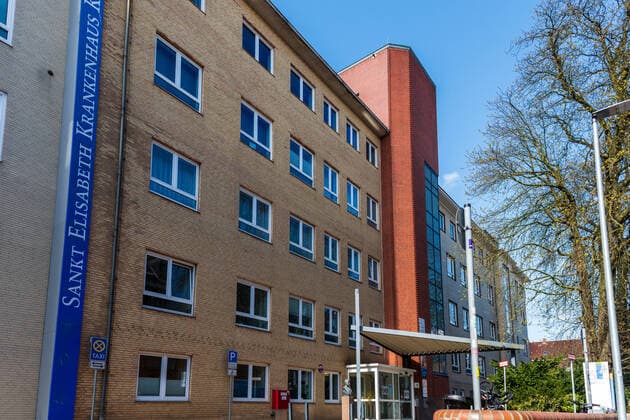 Kiel, retirement homes and nursing homes tighten visiting conditions for relatives as well due to the corona virus pandemic Kiel Drill ground Schleswig Holstein Germany