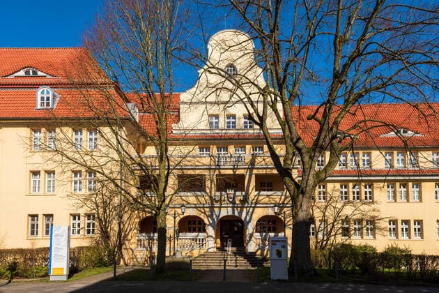 Kiel, retirement homes and nursing homes tighten visiting conditions also for relatives due to the corona virus pandemic Kiel Southern Cemetery Schleswig Holstein Germany