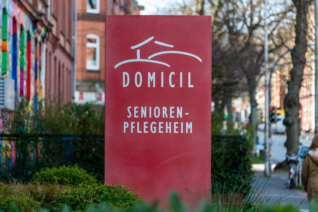 Kiel, retirement homes and nursing homes tighten visiting conditions also for relatives due to the corona virus pandemic Kiel Southern Cemetery Schleswig Holstein Germany