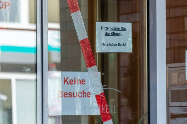 Kiel, retirement homes and nursing homes tighten visiting conditions also for relatives due to the corona virus pandemic Kiel Southern Cemetery Schleswig Holstein Germany