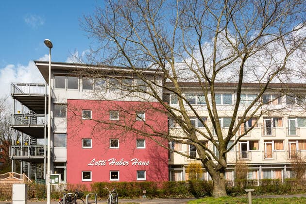 Kiel, retirement homes and nursing homes tighten visiting conditions also for relatives due to the corona virus pandemic Kiel Southern Cemetery Schleswig Holstein Germany