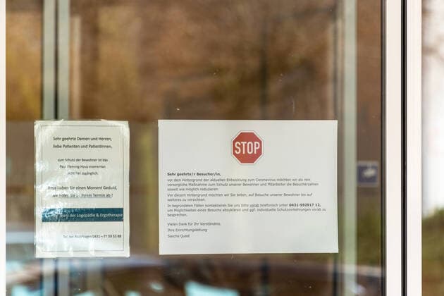 Kiel, retirement homes and nursing homes tighten visiting conditions also for relatives due to the corona virus pandemic Kiel Southern Cemetery Schleswig Holstein Germany