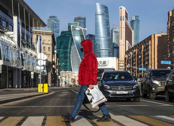 MOSCOW, RUSSIA - APRIL 6, 2020: A man in a face mask crosses Bolshaya Dorogomilovskaya Street during the pandemic of the novel coronavirus (COVID-19). Muscovites are told not to leave home except for essential purposes. As of 6 April 2020, Russia has reported more than 6,300 confirmed cases of the novel coronavirus, with more than 4,400 confirmed cases in Moscow. Since 30 March 2020, Moscow has been on lockdown in connection with the pandemic. The Russian government announced a paid period off work for employed people and school holidays, which is expected to last till the end of April. Valery Sharifulin TASS  TS0D485A