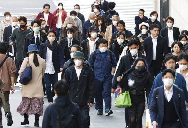 New coronavirus Masked people walk in Tokyo s Shinjuku area on April 6, 2020, amid the spread of the new coronavirus. 