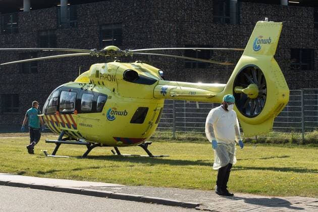 Coronavirus in den Niederlande, Helikopter zum Patiententransport in Nieuwegein NIEUWEGEIN, 05-04-2020, Special medical transport helicopter for transferring corona patients between Dutch and Germany hospitals called the Lifeliner5. Special medical transport helicopter fot coronapatiens  x7720451x Copyright: