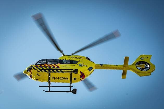 Coronavirus in den Niederlande, Helikopter zum Patiententransport in Nieuwegein NIEUWEGEIN, 05-04-2020, Special medical transport helicopter for transferring corona patients between Dutch and Germany hospitals called the Lifeliner5. Special medical transport helicopter fot coronapatiens  x7720455x Copyright:
