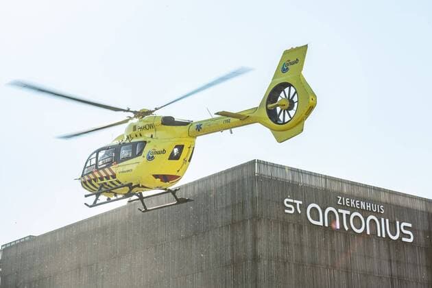 Coronavirus in den Niederlande, Helikopter zum Patiententransport in Nieuwegein NIEUWEGEIN, 05-04-2020, Special medical transport helicopter for transferring corona patients between Dutch and Germany hospitals called the Lifeliner5. Special medical transport helicopter fot coronapatiens  x7720462x Copyright: