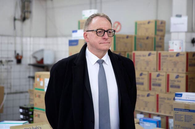 The DRK board of directors Christian Schophaus The KVBB distributes medical protective equipment to doctors in the state of Brandenburg with the help of the DRK Potsdam, 06 04 2020 Foto:xF.xBungertx xFuturexImage