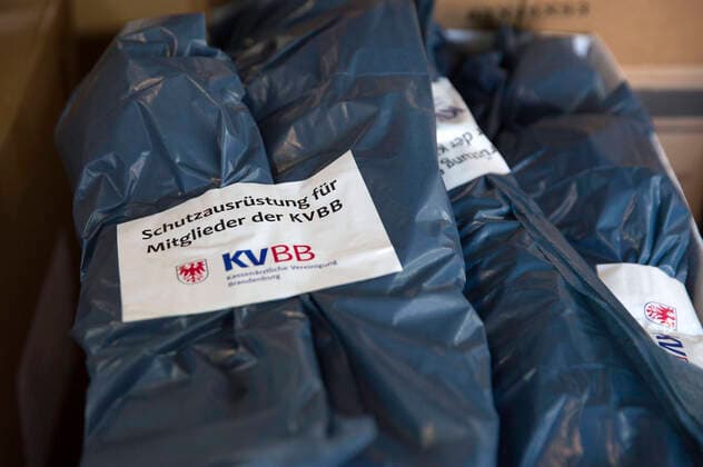 KVBB distributes medical protective equipment to doctors in the state of Brandenburg with the help of the DRK Potsdam, 06 04 2020 Foto:xF.xBungertx xFuturexImage