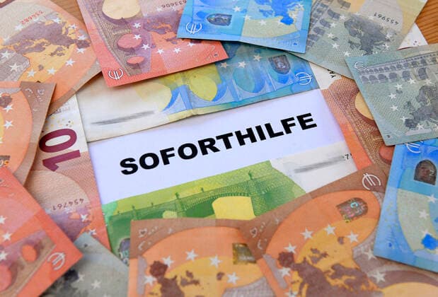 06 04 2020, symbolic image Emergency aid for self-employed people, artists and freelancers who suffer financial losses due to the corona pandemic 06 04 2020, Emergency aid due to corona crisis 06 04 2020, Emergency aid due to corona crisis