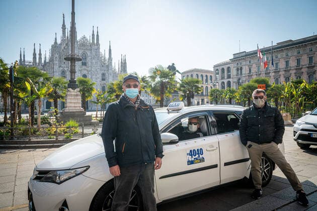Milan - Daily life in the center at the time of the Coronavirus. Taxi drivers waiting for some customers (Marco Passaro Fotogramma, Milan - 2020-04-06) p.s. la foto e utilizzabile nel rispetto del contesto in cui e stata scattata, e senza intento diffamatorio del decoro delle persone rappresentate  Copyright: xMarcoxPassarox xFOTOGRAMMAx
