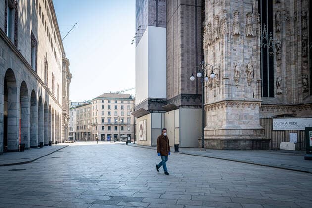 Milan - Daily life in the center at the time of the Coronavirus. Piazza Duomo (Marco Passaro Fotogramma, Milan - 2020-04-06) p.s. la foto e utilizzabile nel rispetto del contesto in cui e stata scattata, e senza intento diffamatorio del decoro delle persone rappresentate  Copyright: xMarcoxPassarox xFOTOGRAMMAx