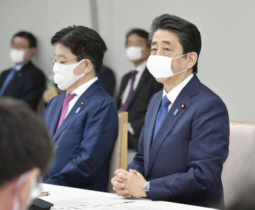 New coronavirus Japanese Prime Minister Shinzo Abe (R) attends a meeting of the government s coronavirus task force on April 6, 2020, in Tokyo. 