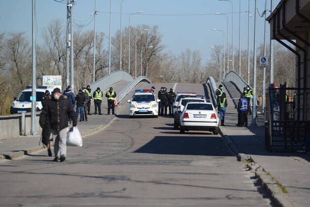 KYIV, UKRAINE - APRIL 06, 2020 - Police officers block the Venetian walking bridge that leads to the Hydropark outdoor sports ground, Kyiv, capital of Ukraine. Police block entrance to Hydropark sports ground in capital  Copyright: xYevhenxKotenkox