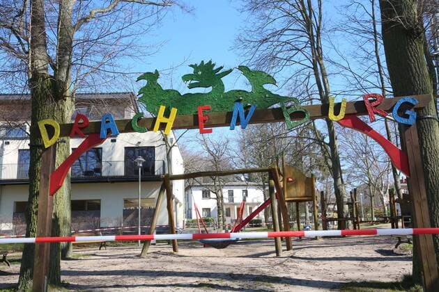 Nothing goes on at the sea View on Monday 06 04 2020 of the almost empty seaside resort of Zinnowitz County Vorpommern Greifswald Island Usedom The place currently provides a foretaste of the upcoming Easter weekend Then, according to a regulation of the local state g