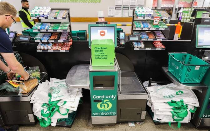 (200406) -- CANBERRA, April 6, 2020 -- Photo taken on April 6, 2020 shows half of the self-checkout machines closed to help customers keep social distance in a supermarket in Canberra, Australia. (Photo by Xinhua) AUSTRALIA-CANBERRA-COVID-19-SOCIAL DISTANCING (CN) LiuxChangchang 