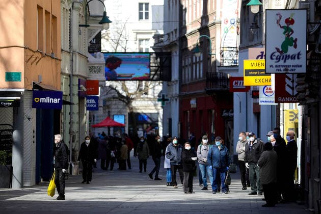 Coronavirus in Bosnien-Herzegowina, Eindrücke aus Sarajewo PXL_Pensioners 06.04.2020., Sarajevo,Bosnia and Herzegovina - For the first time after the restriction because of Covid 19 , persons over 65 are allowed to leave their home.. The decision was made because retirees have to go to their retirement in bank. People over the age of 65 can move from 8 in the morninig to 12 in the afternoon by the end of this week ArminxDurgut PIXSELL