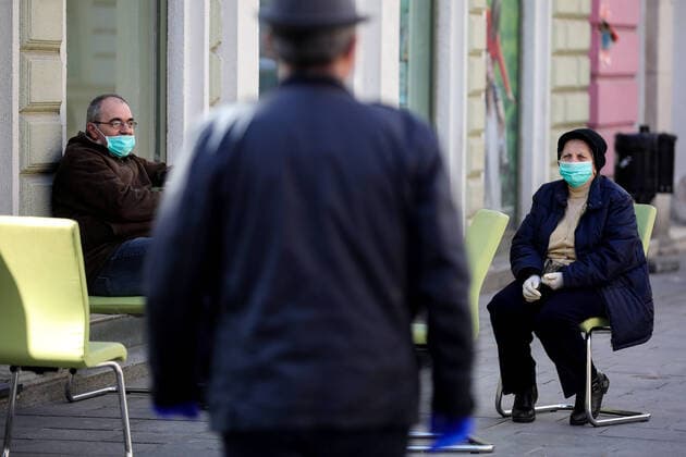 Coronavirus in Bosnien-Herzegowina, Eindrücke aus Sarajewo PXL_Pensioners 06.04.2020., Sarajevo,Bosnia and Herzegovina - For the first time after the restriction because of Covid 19 , persons over 65 are allowed to leave their home.. The decision was made because retirees have to go to their retirement in bank. People over the age of 65 can move from 8 in the morninig to 12 in the afternoon by the end of this week ArminxDurgut PIXSELL