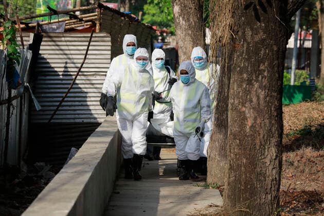 April 6, 2020, Dhaka, Bangladesh: Bangladeshi People wearing protective suits, carry the body of Jalal Saifur Rahman who died due to coronavirus (COVID-19) at a graveyard in Dhaka, Bangladesh, April 6, 2020. Jalal Saifur Rahman, a director of Bangladesh governmentÃ¢â‚¬â ¢s main anti-graft body died due to coronavirus on Monday morning in the capital Dhaka. Jalal Saifur Rahman, was admitted to a hospital after having tested positive for coronavirus one week ago. Dhaka Bangladesh - ZUMAd117 20200406_zap_d117_001 Copyright: xSuvraxKantixDasx