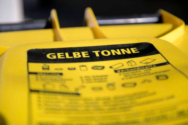 IMAGO Nature: Unsere Erde, Umweltverträgliche Herausforderungen des 21. Jahrhunderts, Recycling 06.04.2020, Entsorgung Gelbe Tonne, 06.04.2020, Plastikmüll 06.04.2020, Plastikmüll *** 06 04 2020, disposal Yellow bin, 06 04 2020, plastic waste 06 04 2020, plastic waste